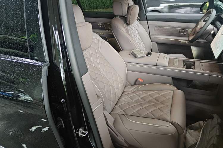 Used Nio ES8 2026 Model 6-seat Executive Luxury Edition Right Front Seat