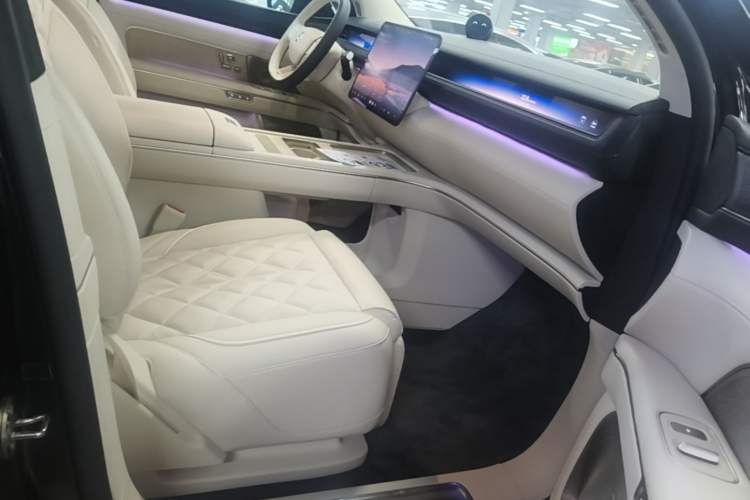 Used Nio ES8 2026 Model 6-seat Executive Luxury Edition Right Front Seat