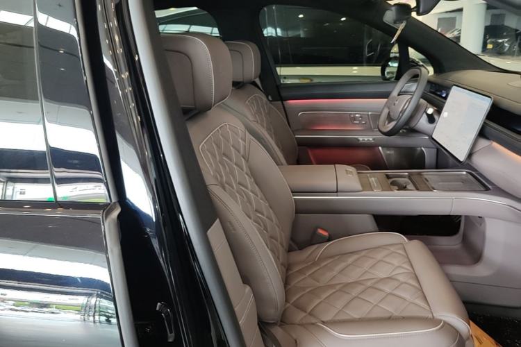 Used Nio ES8 2026 Model 6-seat Executive Luxury Edition Right Front Seat