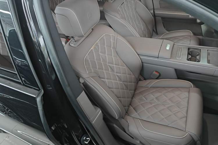 Used Nio ES8 2026 Model 6-seat Executive Signature Edition Right Front Seat