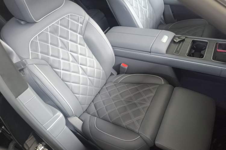 Used Nio ES8 2026 Model 6-seat Executive Luxury Edition Right Front Seat