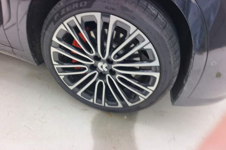 Used Nio ES8 2026 Model 6-seat Executive Signature Edition Right Front Wheel Hub