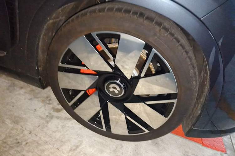 Used Nio ES8 2026 Model 6-seat Executive Luxury Edition Right Front Wheel Hub