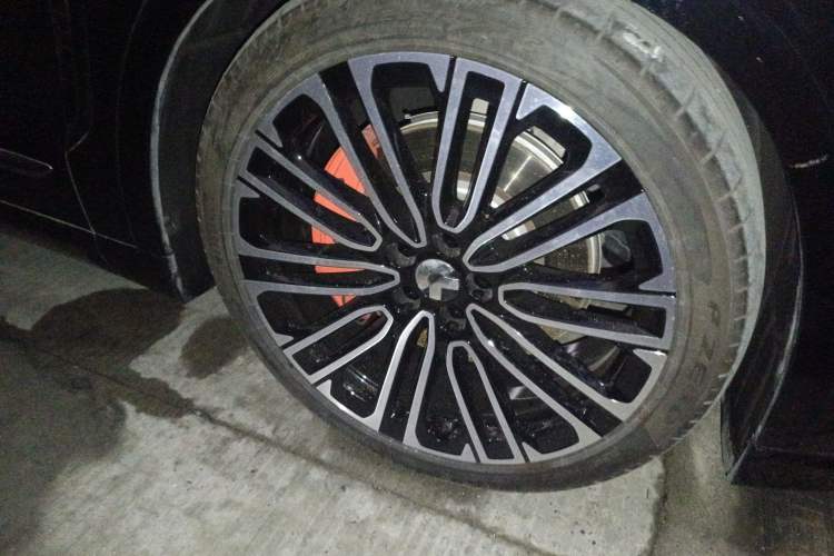 Used Nio ES8 2026 Model 6-seat Executive Signature Edition Right Front Wheel Hub