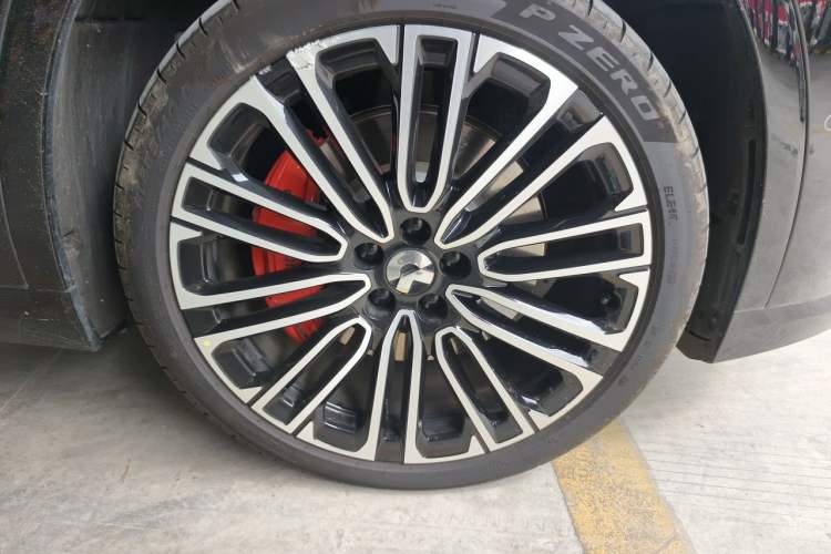 Used Nio ES8 2026 Model 6-seat Executive Signature Edition Right Front Wheel Hub
