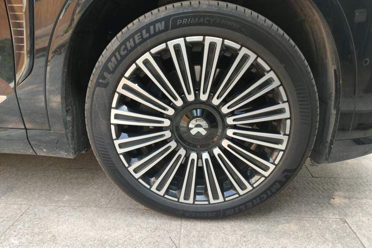 Used Nio ES8 2026 Model 6-seat Executive Luxury Edition Right Front Wheel Hub