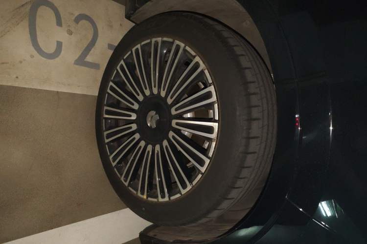 Used Nio ES8 2026 Model 6-seat Executive Luxury Edition Right Front Wheel Hub
