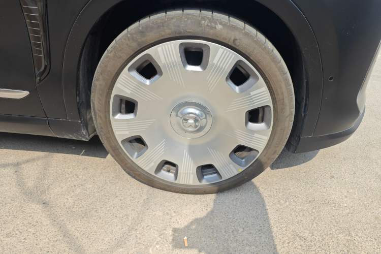 Used Nio ES8 2026 Model 6-seat Executive Signature Edition Right Front Wheel Hub