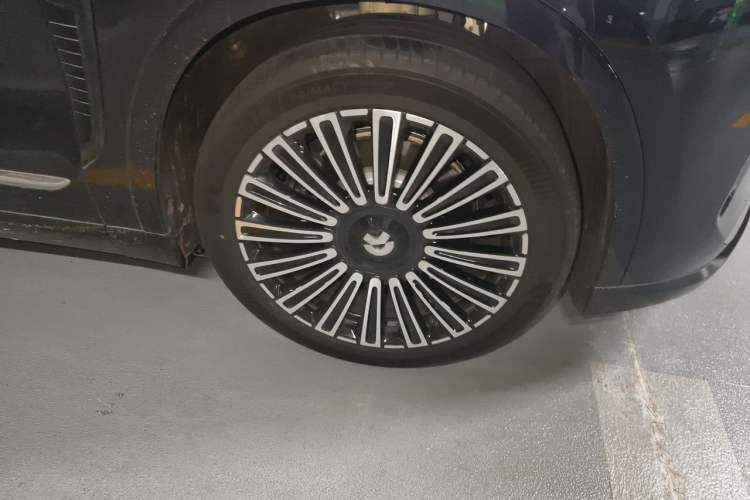 Used Nio ES8 2026 Model 6-seat Executive Luxury Edition Right Front Wheel Hub