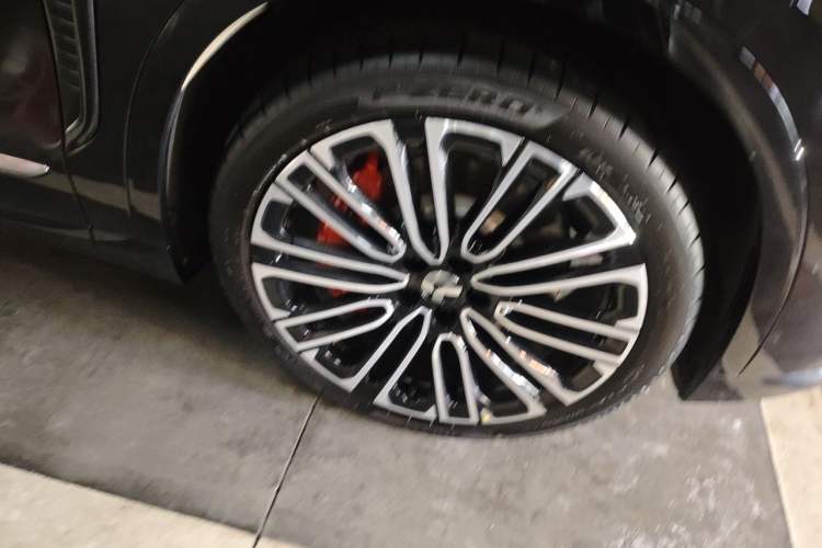 Used Nio ES8 2026 Model 6-seat Executive Signature Edition Right Front Wheel Hub