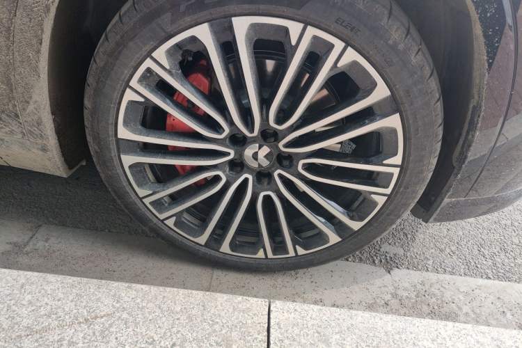 Used Nio ES8 2026 Model 6-seat Executive Signature Edition Right Front Wheel Hub