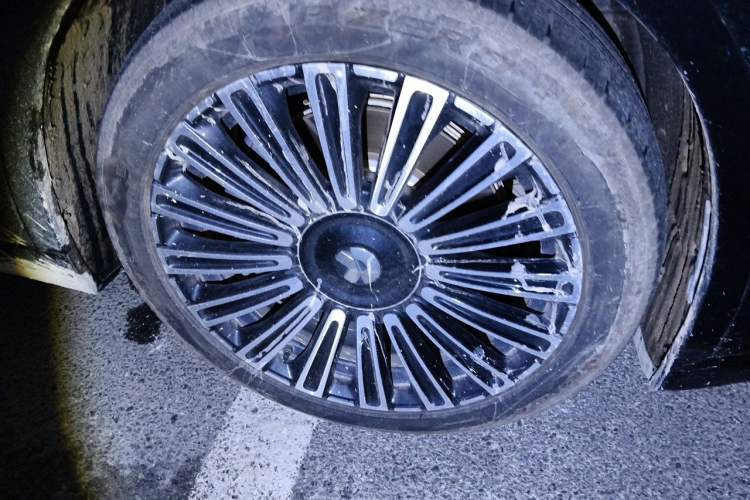 Used Nio ES8 2026 Model 6-seat Executive Luxury Edition Right Front Wheel Hub