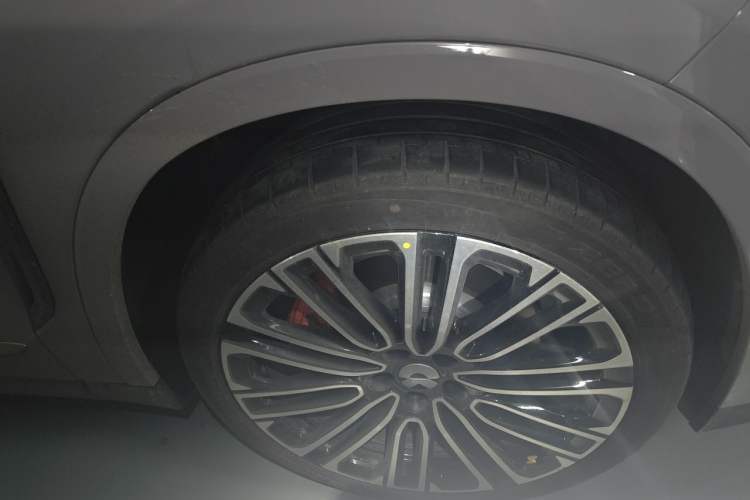 Used Nio ES8 2026 Model 6-seat Executive Signature Edition Right Front Wheel Hub