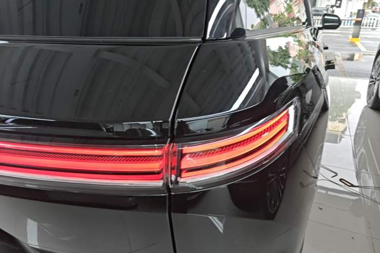 Used Nio ES8 2026 Model 6-seat Executive Signature Edition Right Rear Taillight