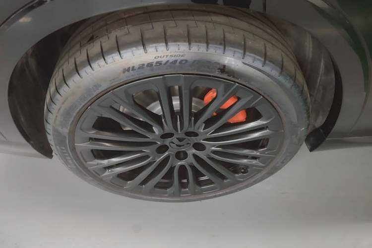 Used Nio ES8 2026 Model 6-seat Executive Signature Edition Right Rear Wheel Hub
