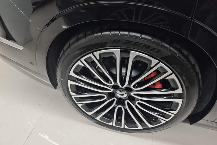 Used Nio ES8 2026 Model 6-seat Executive Signature Edition Right Rear Wheel Hub