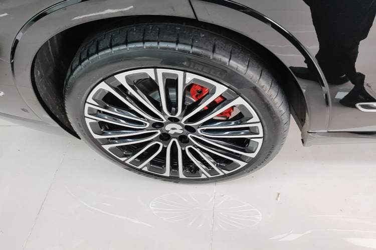 Used Nio ES8 2026 Model 6-seat Executive Signature Edition Right Rear Wheel Hub