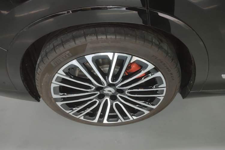 Used Nio ES8 2026 Model 6-seat Executive Signature Edition Right Rear Wheel Hub