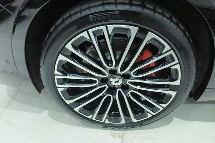 Used Nio ES8 2026 Model 6-seat Executive Signature Edition Right Rear Wheel Hub