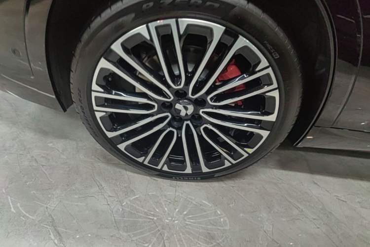Used Nio ES8 2026 Model 6-seat Executive Signature Edition Right Rear Wheel Hub