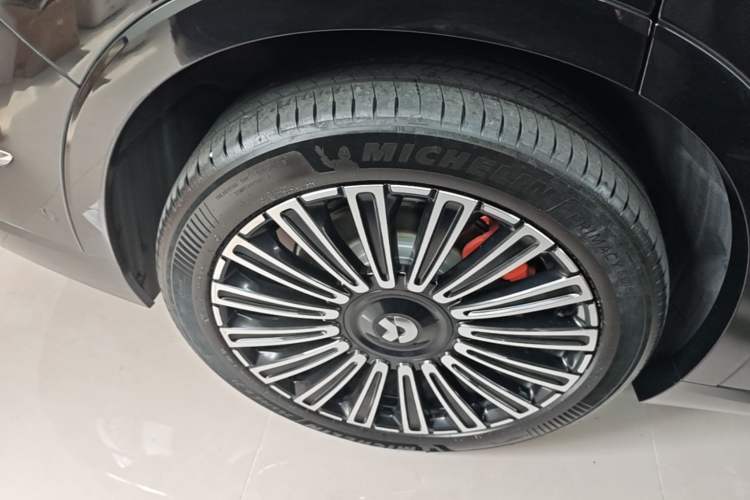 Used Nio ES8 2026 Model 6-seat Executive Luxury Edition Right Rear Wheel Hub