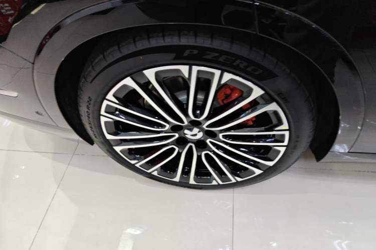 Used Nio ES8 2026 Model 6-seat Executive Signature Edition Right Rear Wheel Hub