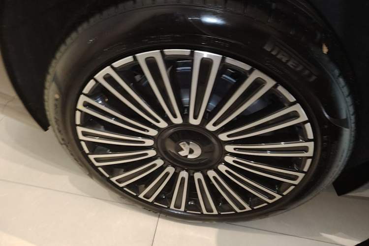 Used Nio ES8 2026 Model 6-seat Executive Luxury Edition Right Rear Wheel Hub