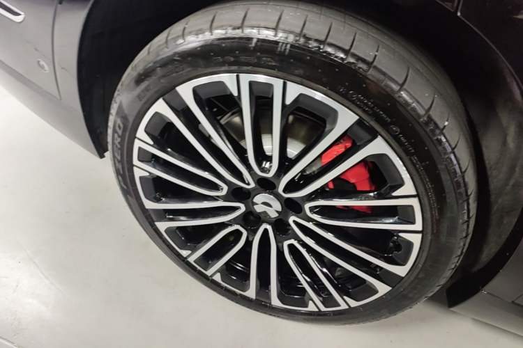 Used Nio ES8 2026 Model 6-seat Executive Signature Edition Right Rear Wheel Hub
