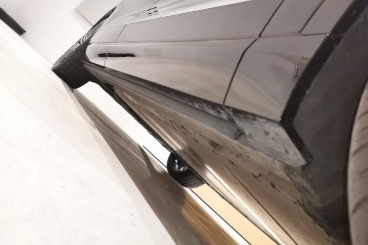 Used Nio ES8 2026 Model 6-seat Executive Signature Edition Right Side Sill