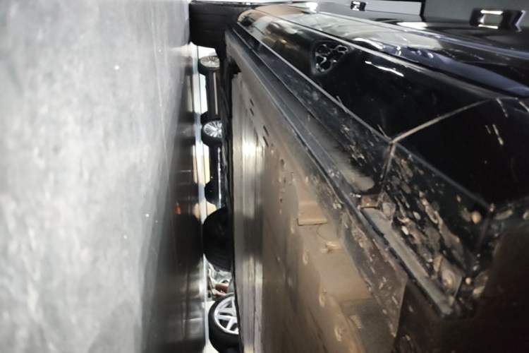 Used Nio ES8 2026 Model 7-seat Executive Luxury Edition Right Side Sill
