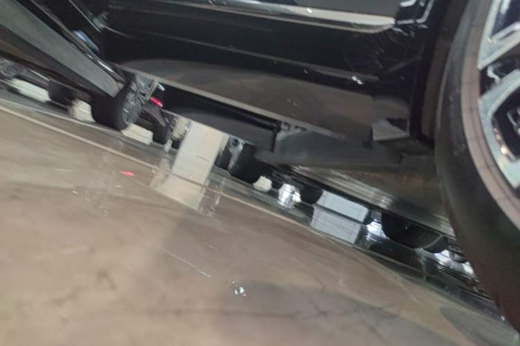 Used Nio ES8 2026 Model 6-seat Executive Signature Edition Right Side Sill