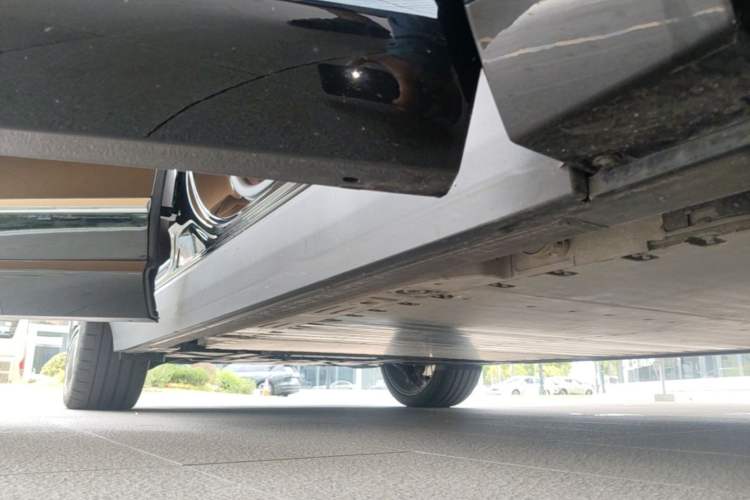Used Nio ES8 2026 Model 6-seat Executive Signature Edition Right Side Sill