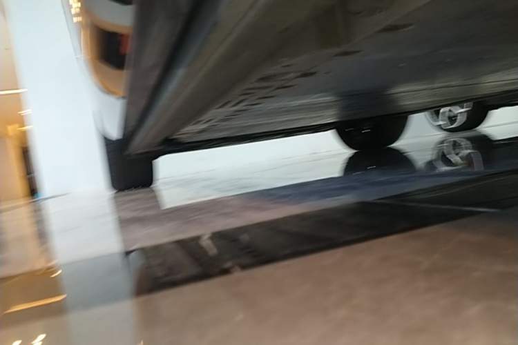 Used Nio ES8 2026 Model 6-seat Executive Signature Edition Right Side Sill
