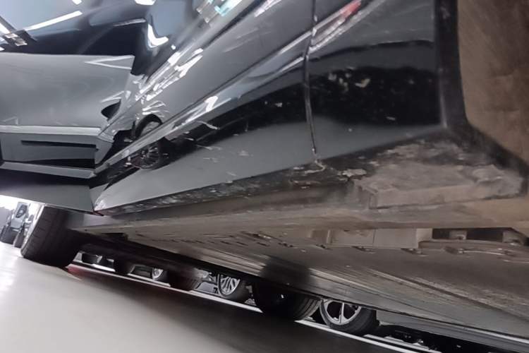 Used Nio ES8 2026 Model 6-seat Executive Signature Edition Right Side Sill