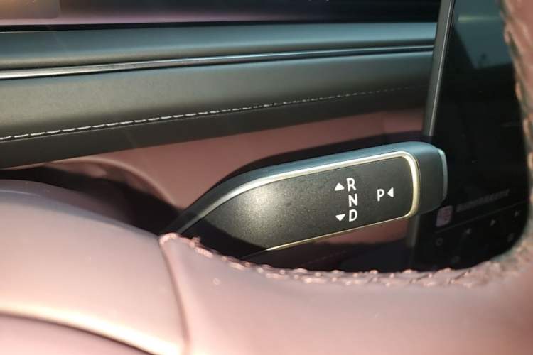 Used Nio ES8 2026 Model 6-seat Executive Signature Edition Gear Lever