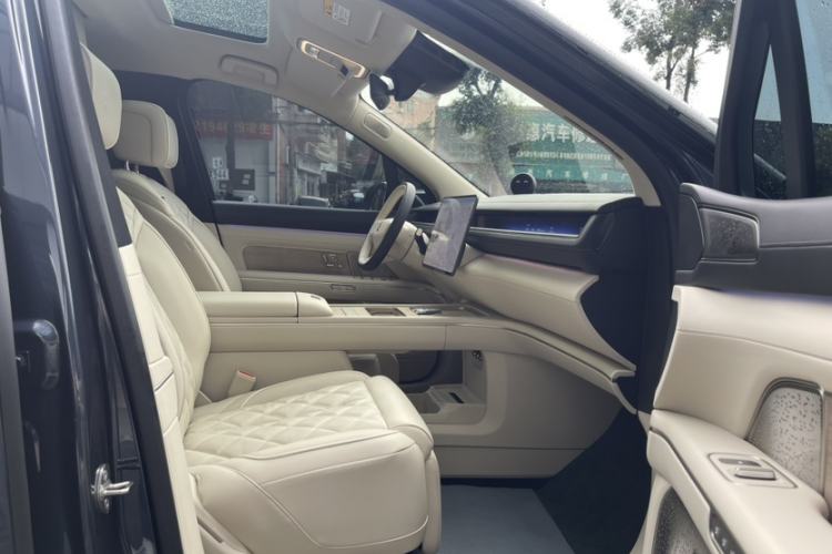 Used Nio ES8 2026 Model 6-seat Executive Signature Edition Interior 12