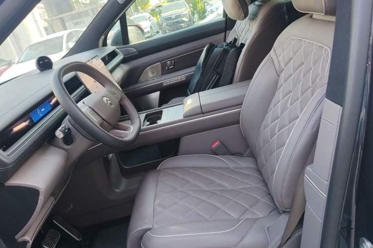 Used Nio ES8 2026 Model 6-seat Executive Luxury Edition Left Front Seat