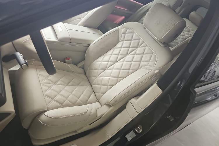 Used Nio ES8 2026 Model 6-seat Executive Luxury Edition Left Front Seat