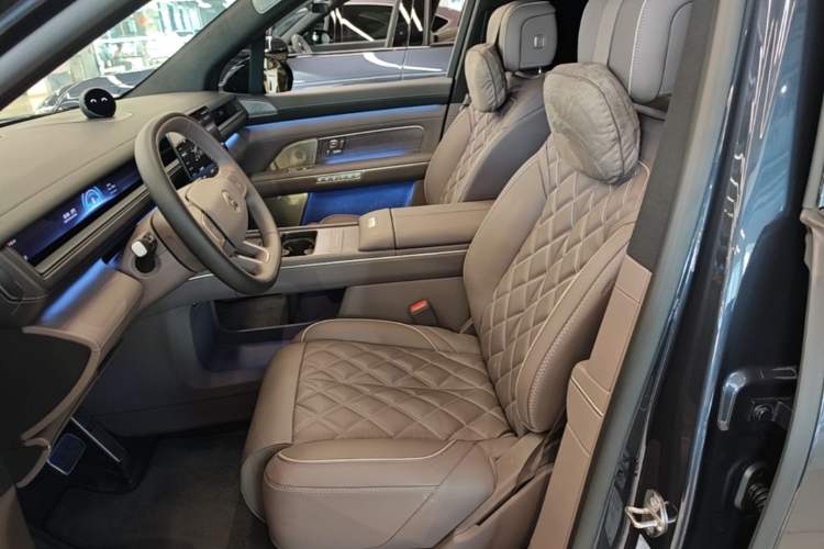 Used Nio ES8 2026 Model 6-seat Executive Signature Edition Left Front Seat