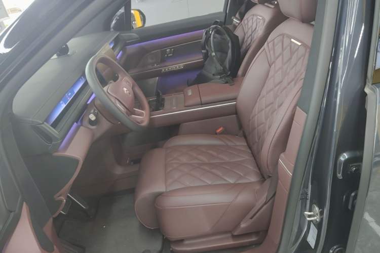 Used Nio ES8 2026 Model 6-seat Executive Signature Edition Left Front Seat
