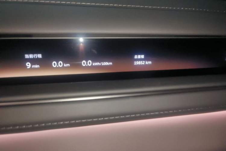 Used Nio ES8 2026 Model 6-seat Executive Signature Edition Odometer Close Up