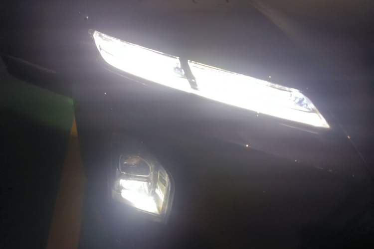 Used Nio ES8 2026 Model 6-seat Executive Signature Edition Right Front Headlight