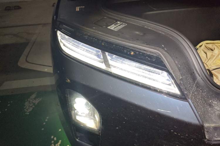 Used Nio ES8 2026 Model 6-seat Executive Signature Edition Right Front Headlight