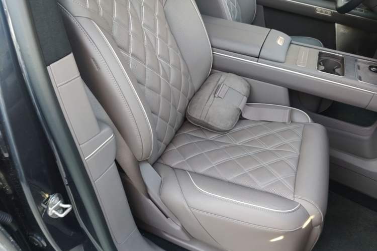 Used Nio ES8 2026 Model 6-seat Executive Luxury Edition Right Front Seat