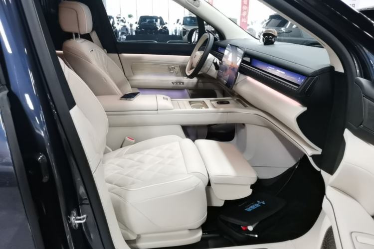 Used Nio ES8 2026 Model 6-seat Executive Signature Edition Right Front Seat