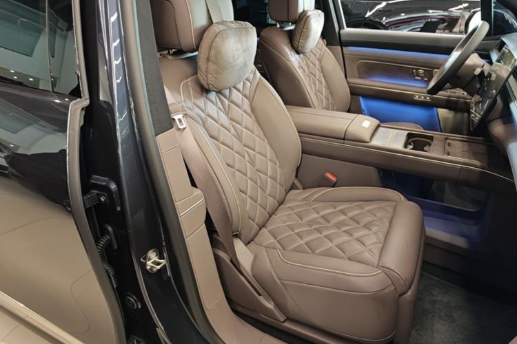 Used Nio ES8 2026 Model 6-seat Executive Signature Edition Right Front Seat