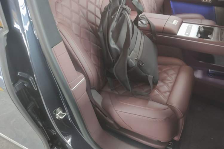 Used Nio ES8 2026 Model 6-seat Executive Signature Edition Right Front Seat