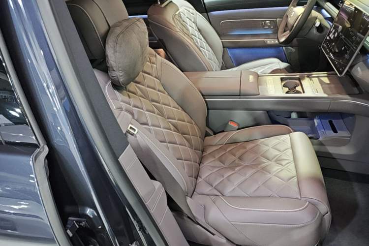 Used Nio ES8 2026 Model 6-seat Executive Signature Edition Right Front Seat