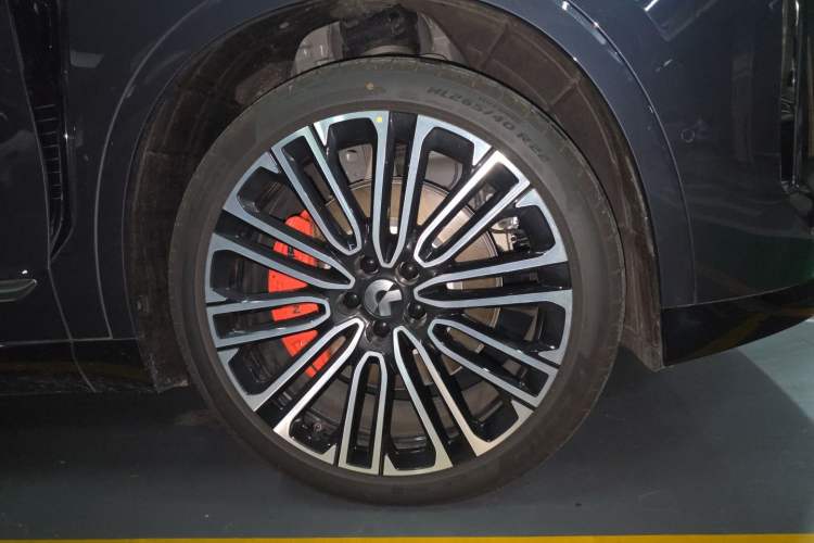 Used Nio ES8 2026 Model 6-seat Executive Signature Edition Right Front Wheel Hub
