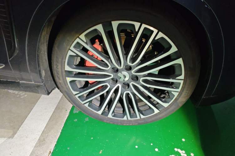 Used Nio ES8 2026 Model 6-seat Executive Signature Edition Right Front Wheel Hub